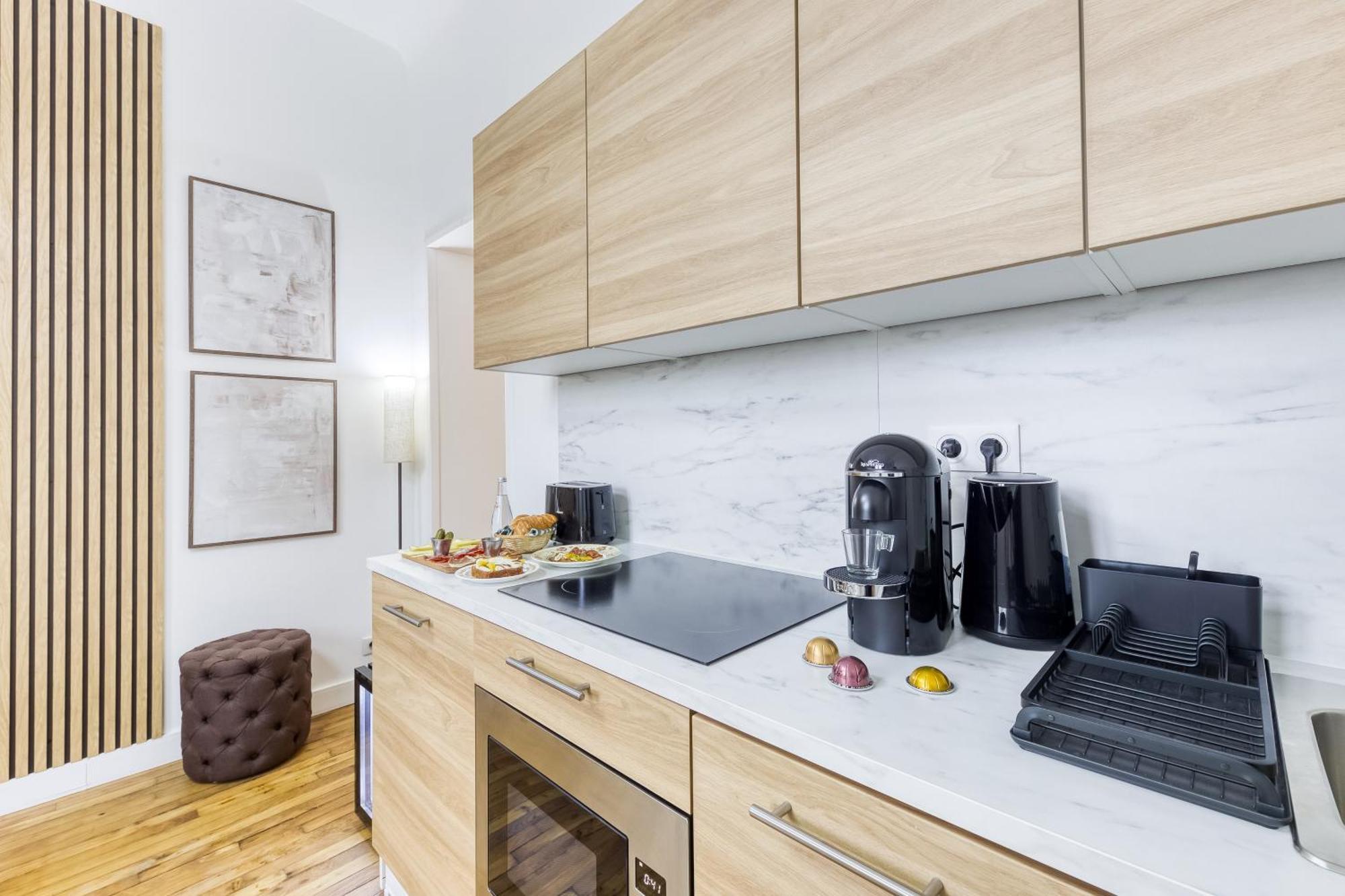 Netflix & Bubbles Apartment *